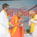Mohan Bhagwat greets Madara Chennayya Swamiji